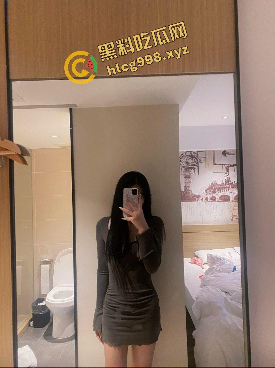 快手小情侣骚货『王雅悦』与男友出没各种酒店 毛笔插逼 激情四射!喜欢记录美好性爱 独家曝光!-3