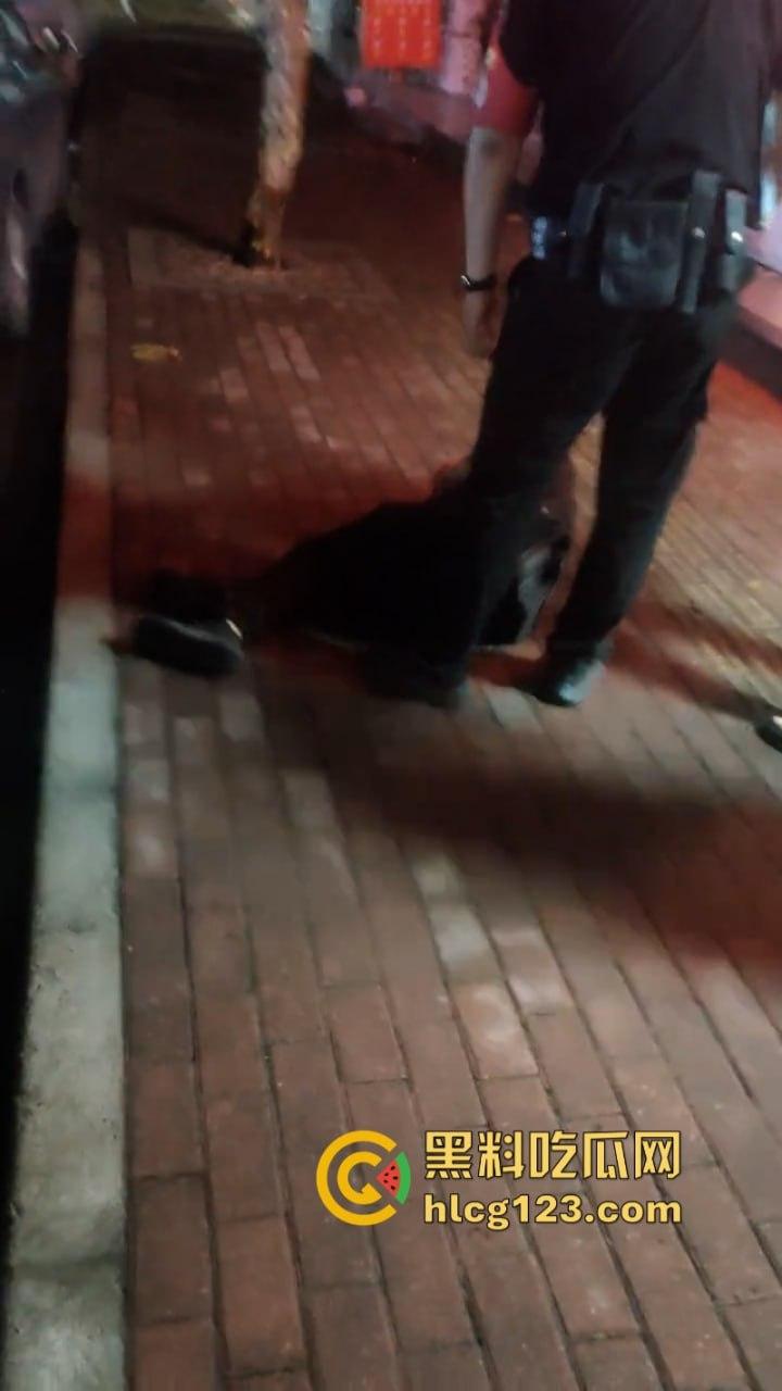 胆肥！诸暨一民警出勤时被男子打倒抽搐 伤势严重