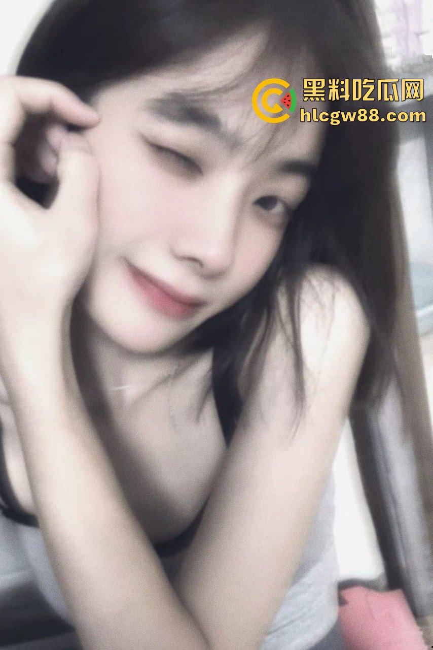 南京艺术学院美腿反差舞蹈生【张倩雯】极品一线天鲍鱼3K高价约炮,爆操娇喘视频惨遭泄密!-3