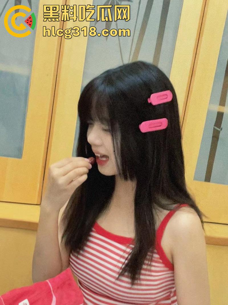 已婚母狗装少女，贵州骚妇【许倩】，颜值清纯肥臀大奶，性瘾极大网上约炮卖淫，被老公发现曝光！-7