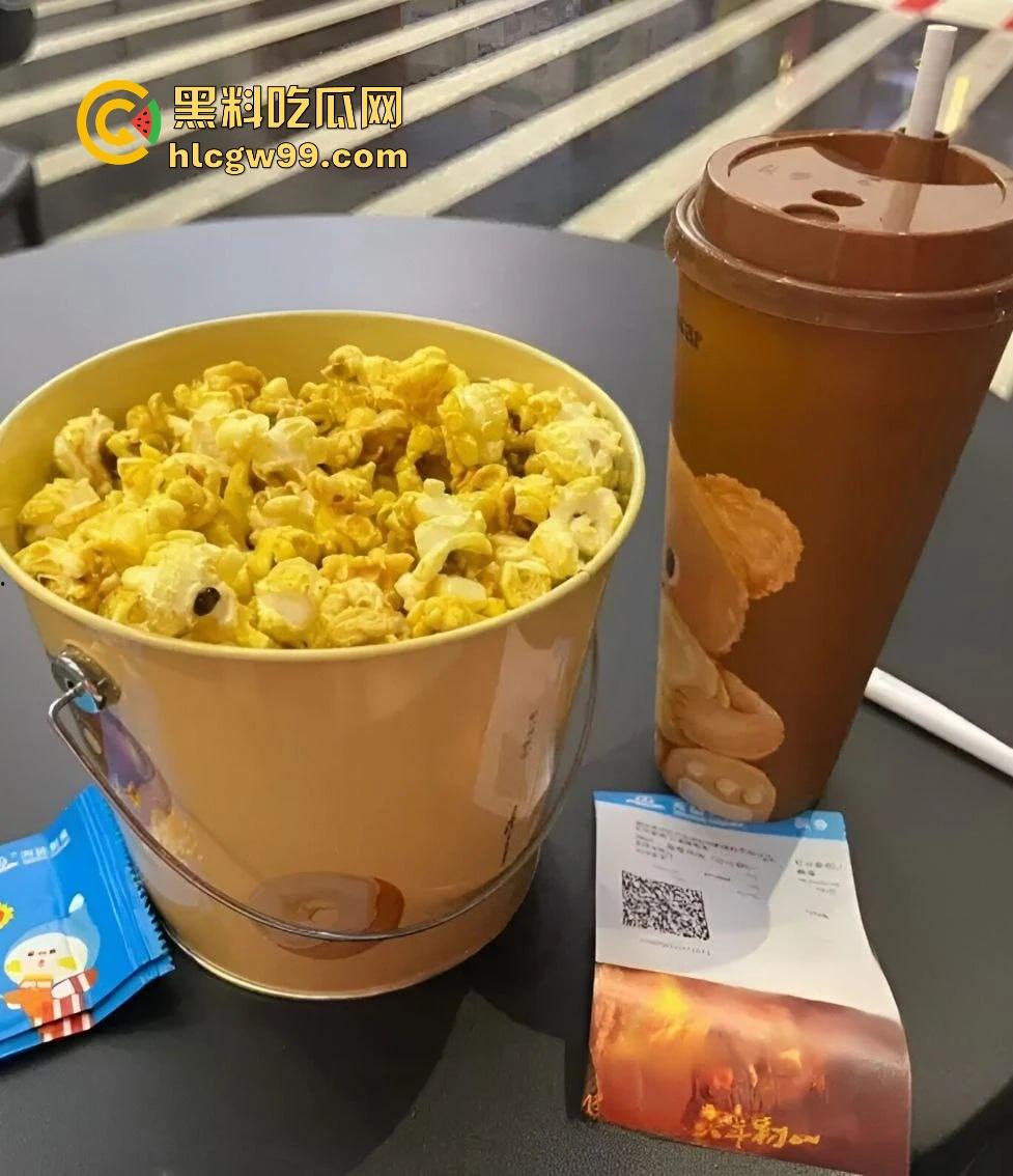 小编重推！哪吒火爆网黄也要蹭热度，大胆女博主买张票跑电影院看哪吒全裸自慰！内容炸裂。