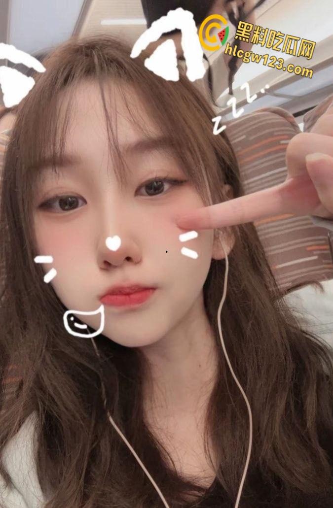 唐山尤物【谢雨桐】美乳户外露出，追求刺激3P双洞齐开，粉嫩小穴淫水乱溅！