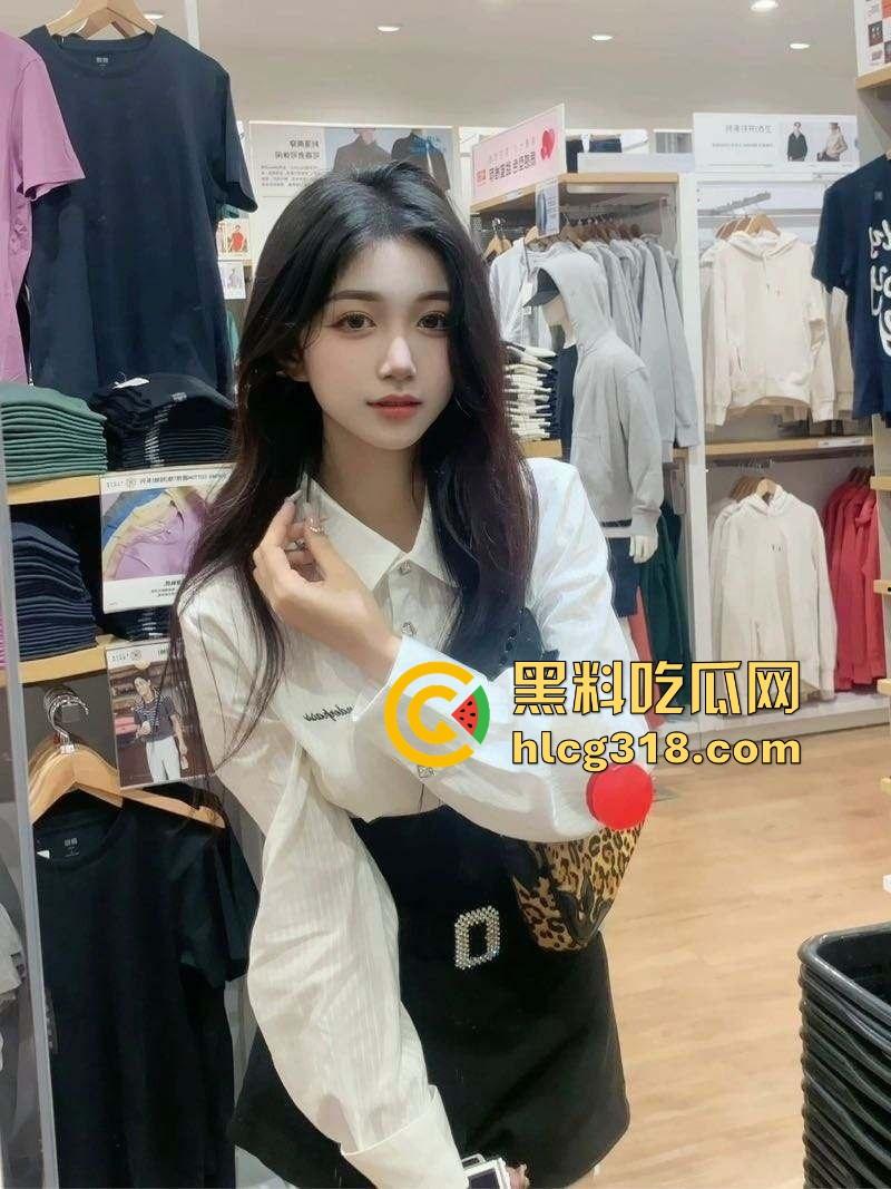 你还以为高端外围豪车天生紧?全靠阴道收缩术收成死夹货,富哥上手就说一根手指进去都得抹油!-1