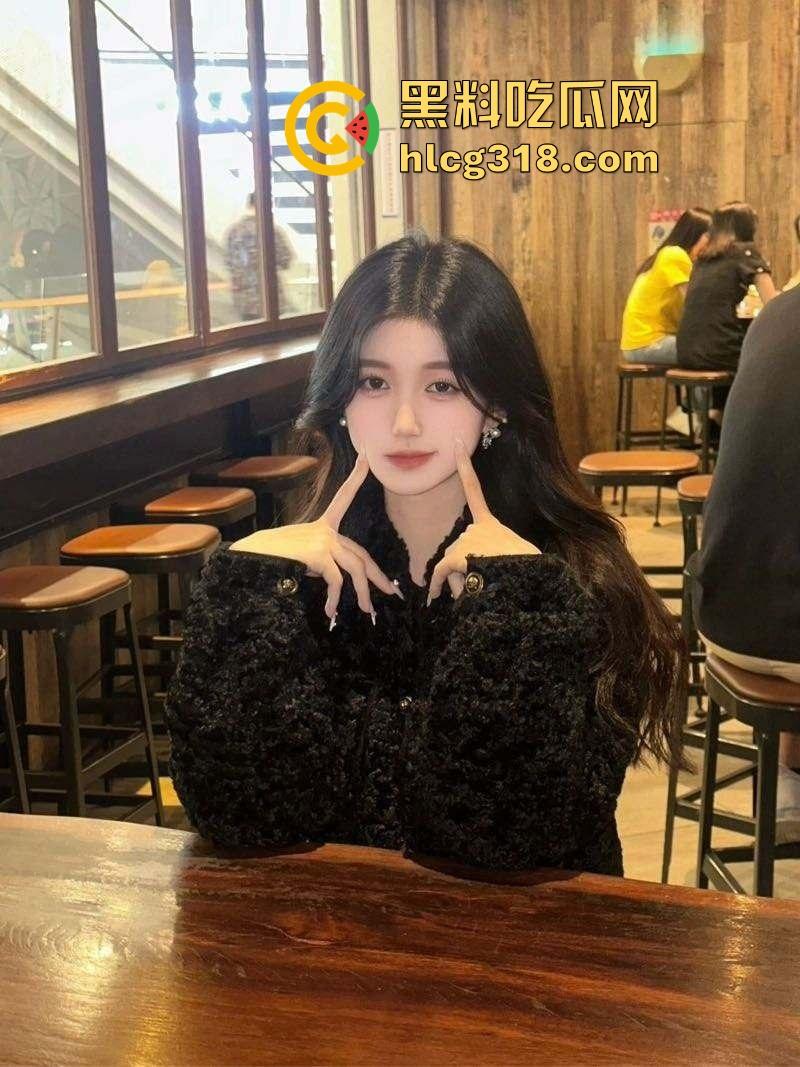 你还以为高端外围豪车天生紧?全靠阴道收缩术收成死夹货,富哥上手就说一根手指进去都得抹油!-3