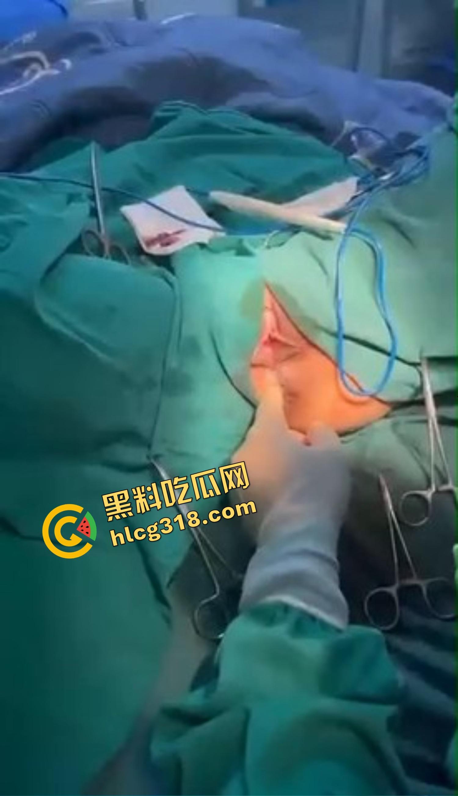 你还以为高端外围豪车天生紧?全靠阴道收缩术收成死夹货,富哥上手就说一根手指进去都得抹油!-6