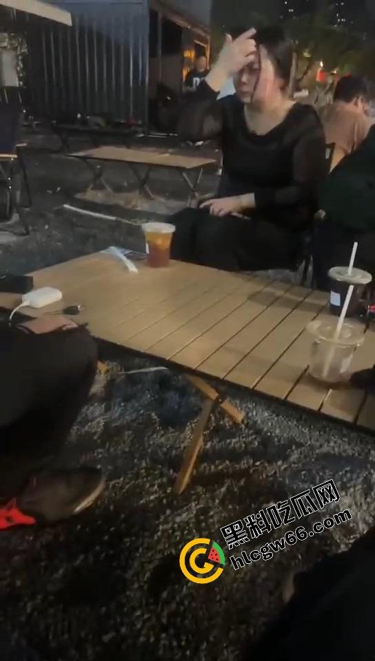 群友约炮翻车现场,照片是24岁学生妹,真人到场44岁乔碧落,哭着把炮日完谁让烧烤吃那么香?-10