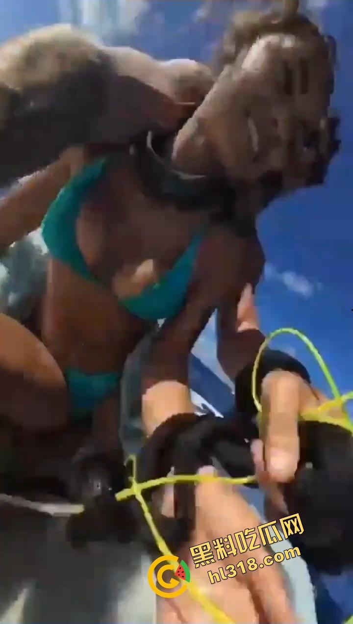 老外挑战大海漂流日逼,日到一半遇金枪鱼,鸡儿抽插手在抓鱼,打完炮还能吃活生鱼片,真正的野外求生!-5