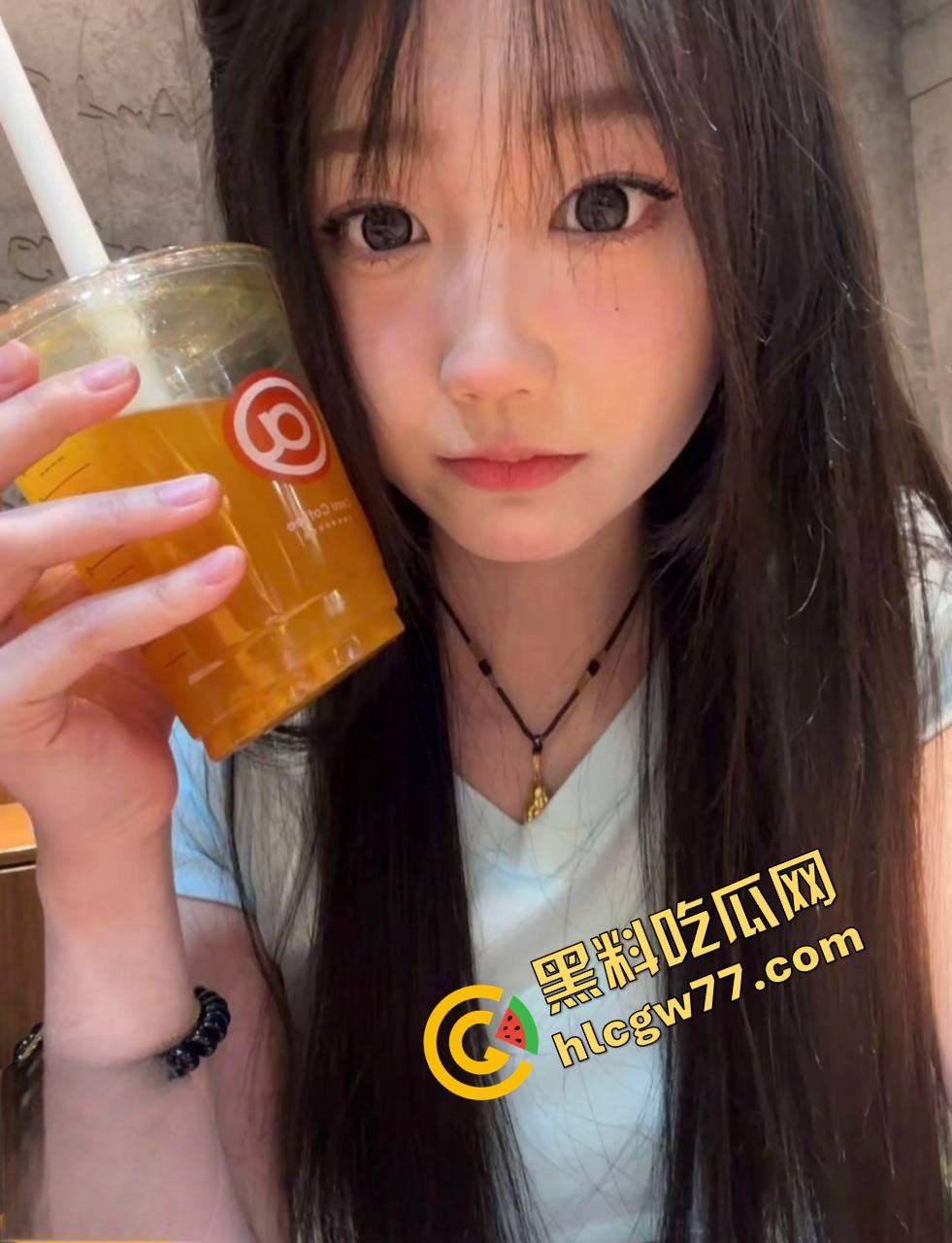 抖音网红『小痞太帅了』私拍流出!清纯女神变母狗 黑丝自慰淫水狂喷,金主无套后入猛操嫩穴!-2