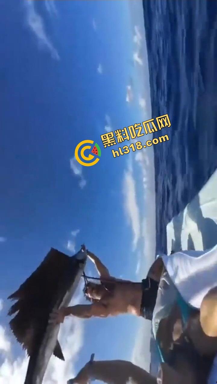 老外挑战大海漂流日逼,日到一半遇金枪鱼,鸡儿抽插手在抓鱼,打完炮还能吃活生鱼片,真正的野外求生!-10