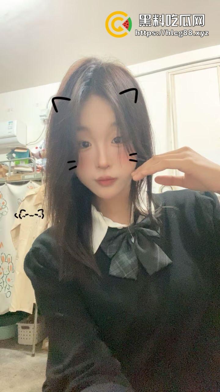 河南【李菲月】刚满18就被三洞全开，大胸妹初次开后门疼得泪崩，三通女王就此诞生！