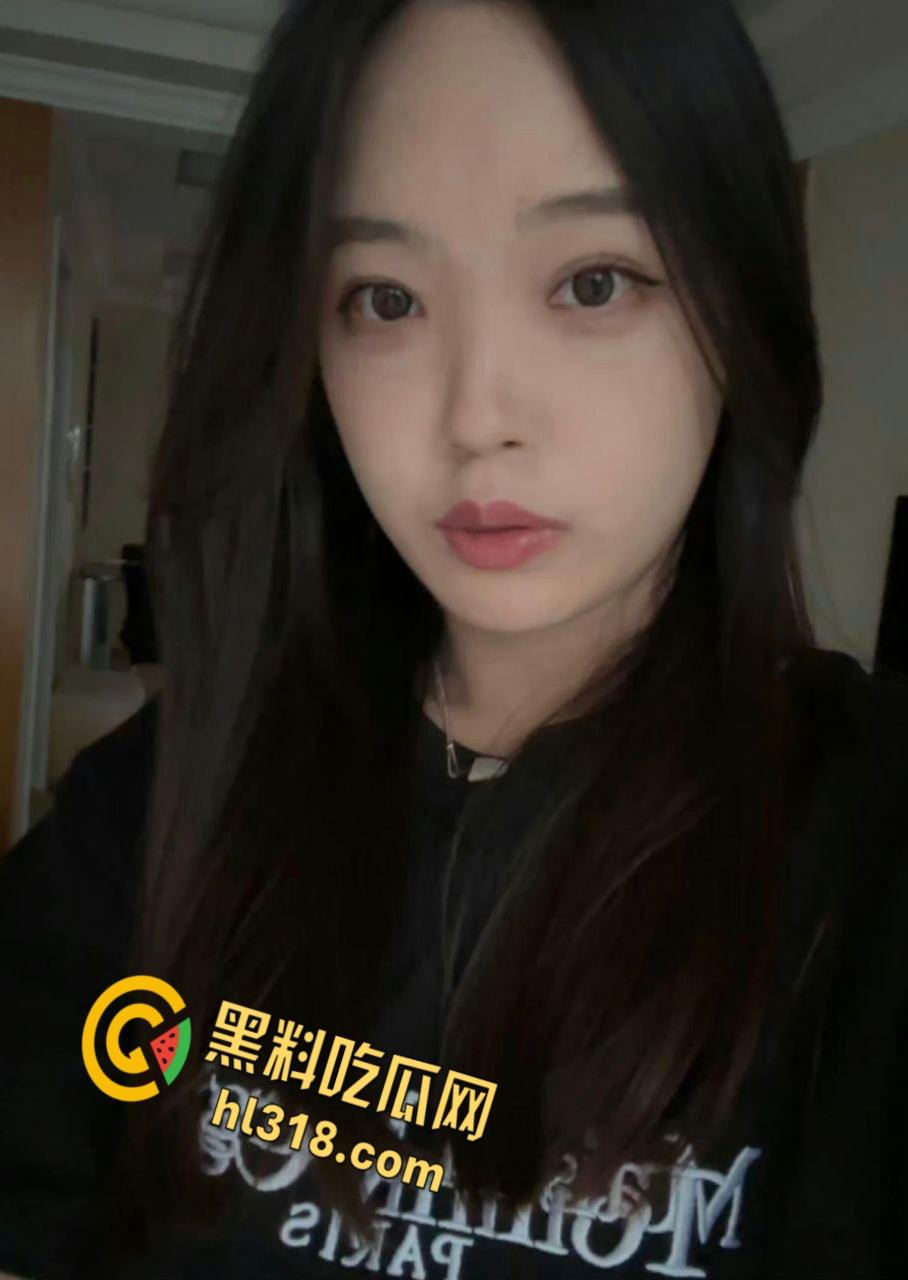 上海第二工业大学校花【张嘉懿】，靠p图美照骗男人上床，被大屌干过一次后恋恋不忘，主动发自慰视频求内射！