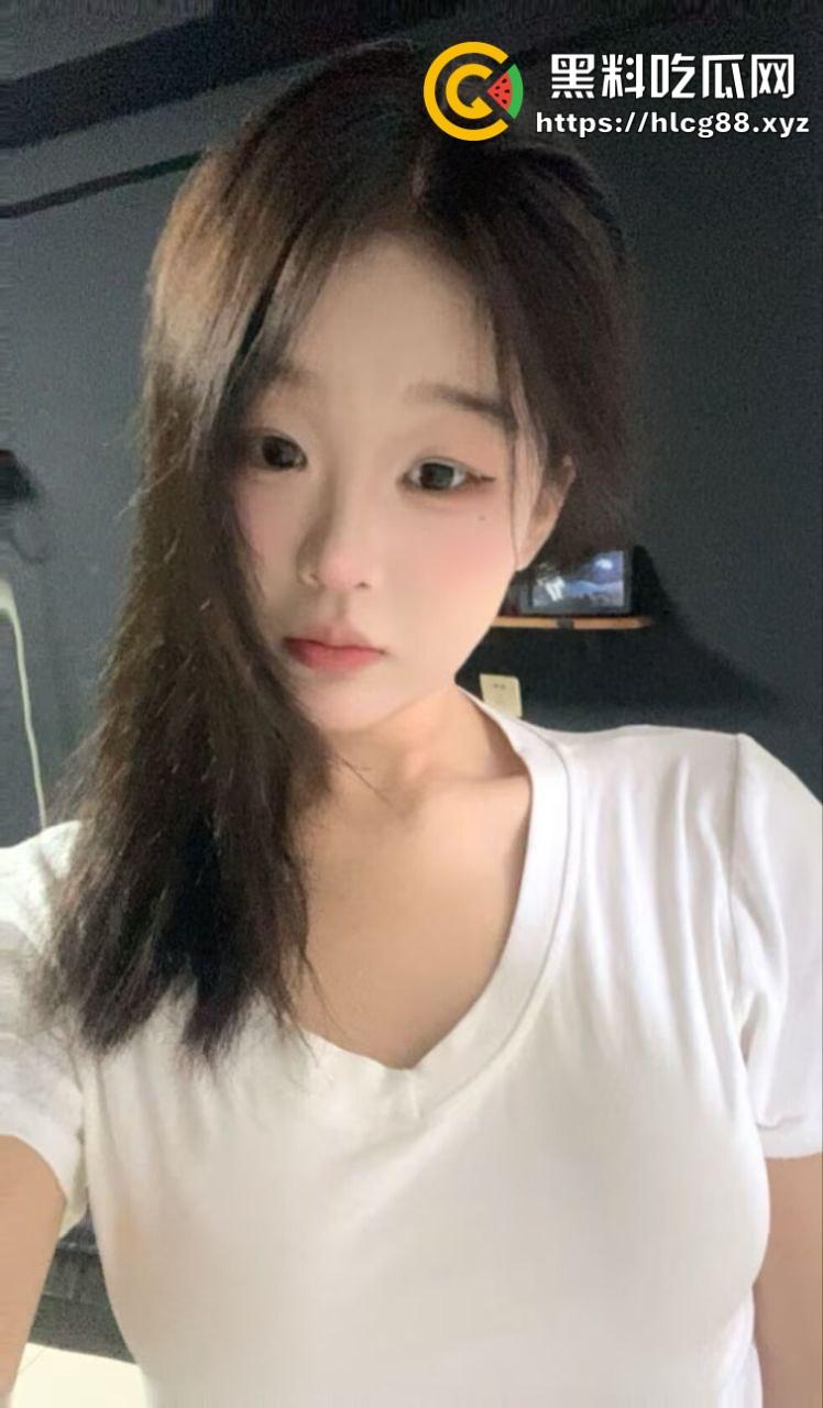 河南【李菲月】刚满18就被三洞全开,大胸妹初次开后门疼得泪崩,三通女王就此诞生!-3