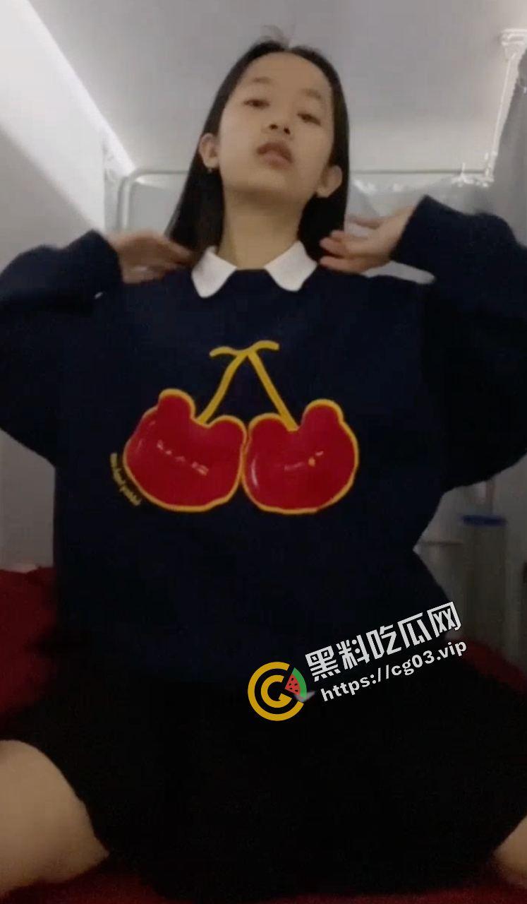 最完整！推特福利姬高价定制 婚纱弹力摇  那么大的假鸡巴眼都不眨一下