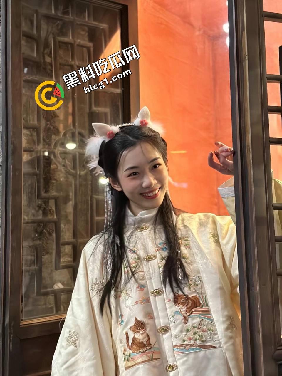 西安翻译学院小母狗，别看04年的但是真的早熟，视频外泄让人直呼过瘾！-2