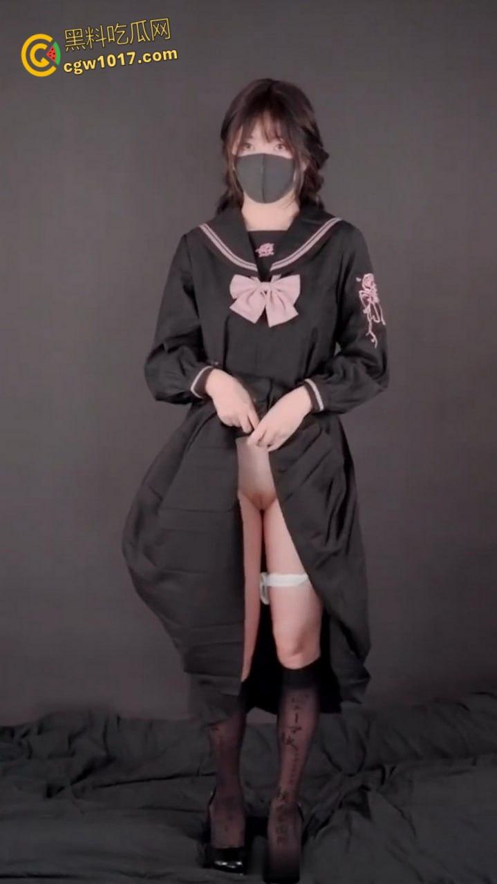 超人气网黄【玩偶姐姐】，黑丝真空JK装撩裙诱惑，白虎嫩穴手指揉搓阴蒂，馒头小穴逼水泛滥，骚浪模样反差至极！-2