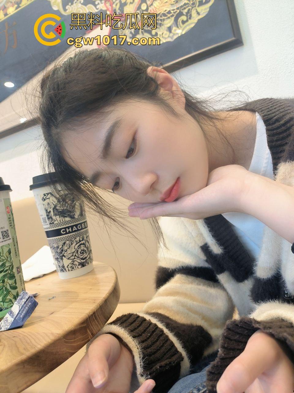 可爱清纯白月光最终还是倒在金主的大屌下,曾经可爱单纯的她以沦为金主性奴,胯下侍奉爆筋肉棒,她再也回不来了!-2