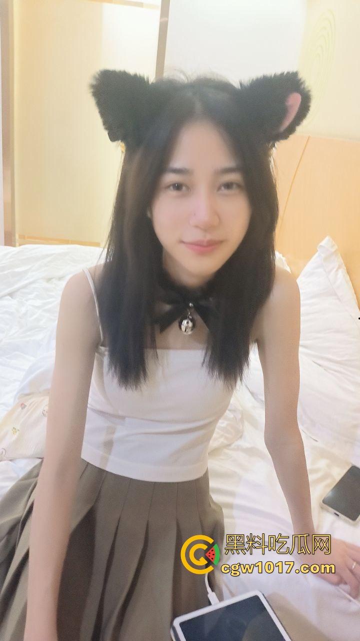 可爱清纯白月光最终还是倒在金主的大屌下,曾经可爱单纯的她以沦为金主性奴,胯下侍奉爆筋肉棒,她再也回不来了!-4