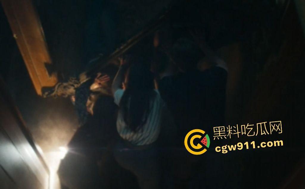 【招魂4】沃伦夫妇1986重返驱魔战场!斯莫尔家族恶魔肆虐,地狱烈焰吞噬惊魂夜!-8