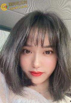 郑州大学第一附属医院护士【孟江雪】，和男同事偷情被男友曝光，经常内射吞精性瘾很大，蕾丝豹纹骑乘榨精 ！