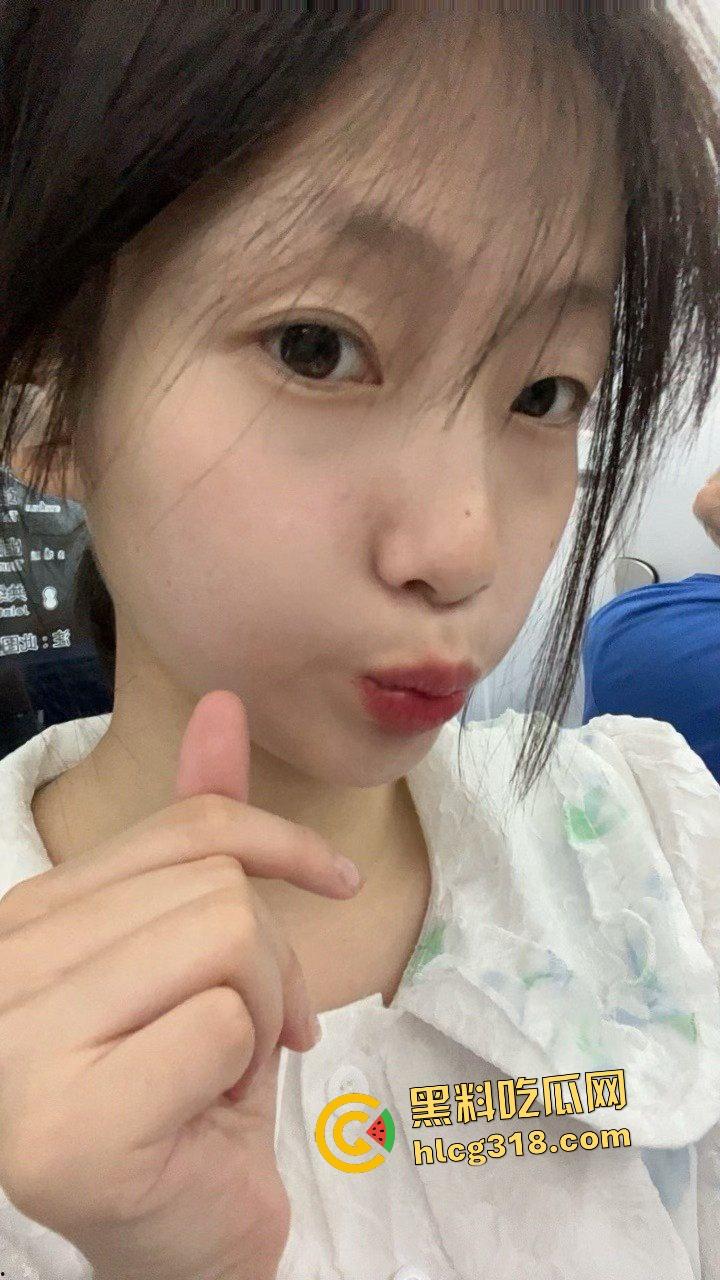 南开大学大三【吴清柳】反差母狗哀求主人后入狂干小穴,足交并腿骚态毕露!-1