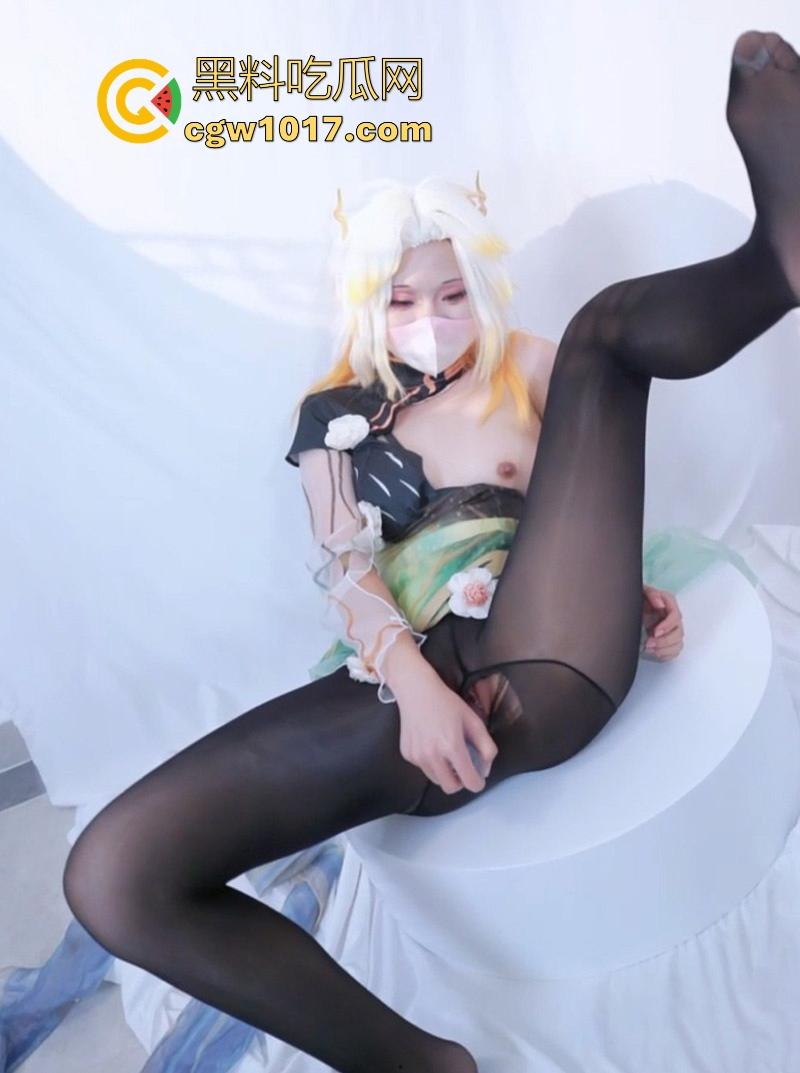 清纯反差福利姬【沐沐酱】最新自慰私拍流出,纤细尤物COS大乔,炮机嗡嗡狂顶嫩穴,粉红阴唇被撑开,撩到骨髓!-2