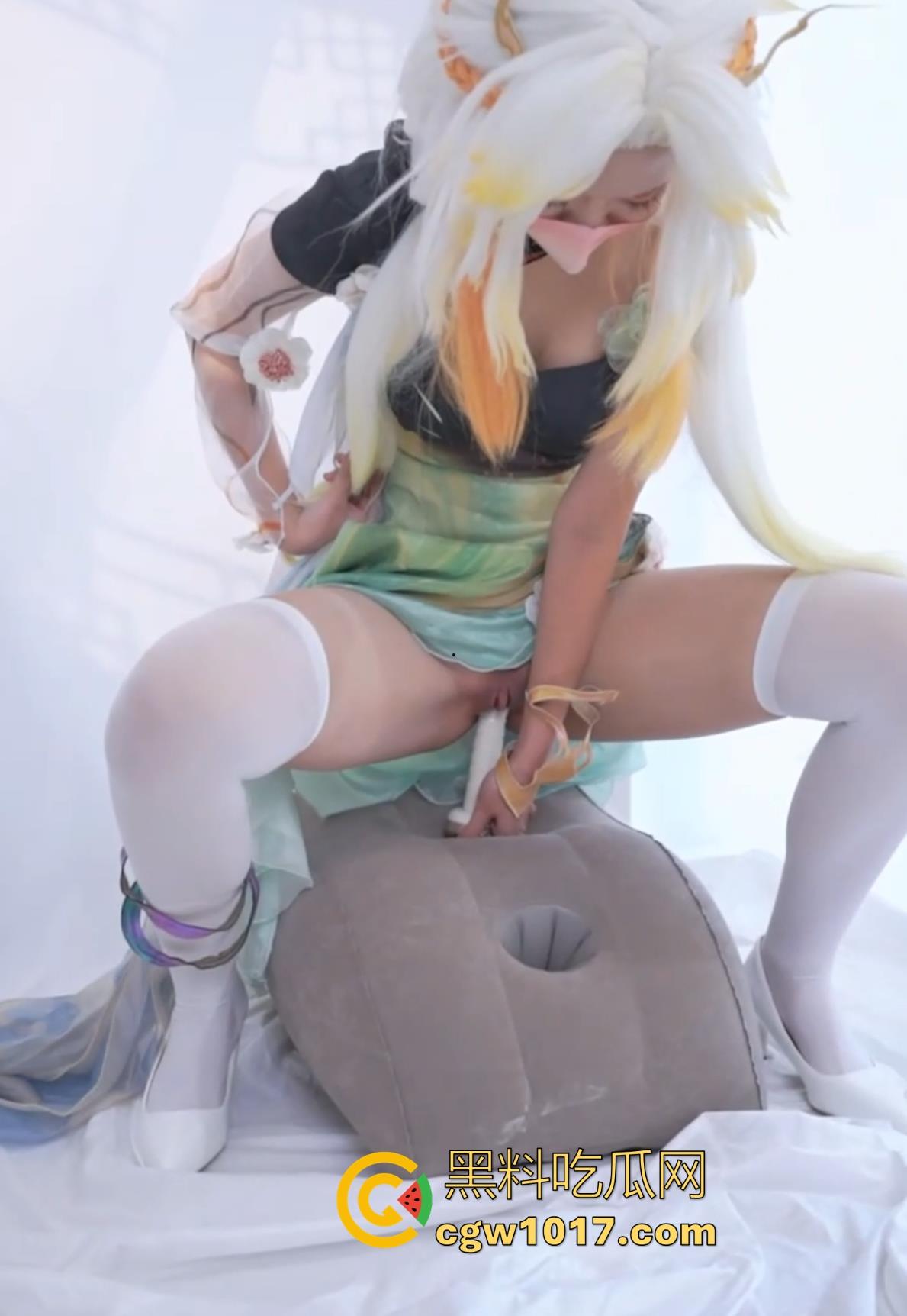 清纯反差福利姬【沐沐酱】最新自慰私拍流出,纤细尤物COS大乔,炮机嗡嗡狂顶嫩穴,粉红阴唇被撑开,撩到骨髓!-7