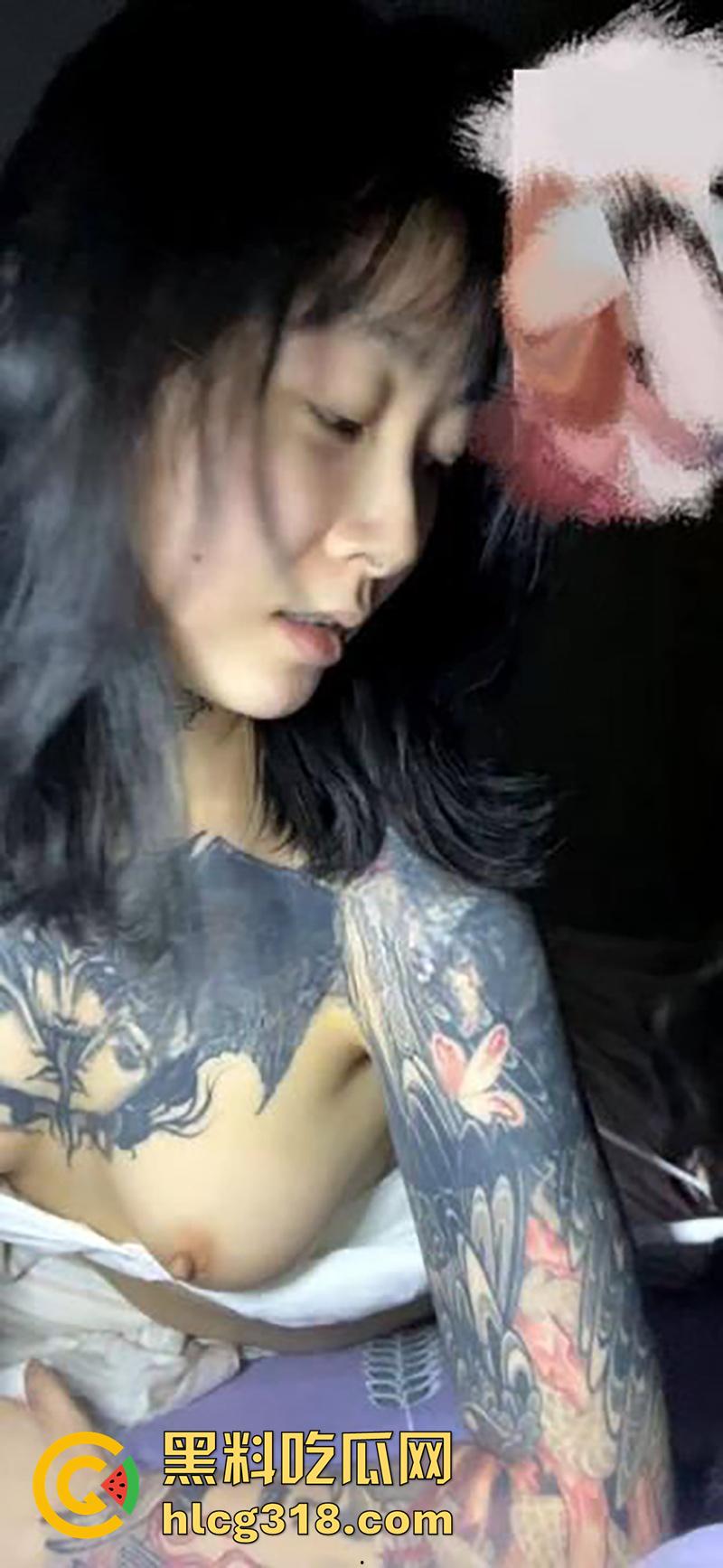 抖音符文战士【lee李李】,大奶纹身店老板娘,性感身材私下骚没边,性爱自拍视频流出!-7