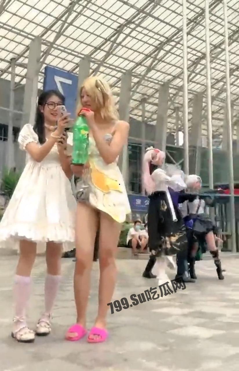 重磅热瓜！B 站知名百万粉丝 UP 主【落九川】逛漫展被偷拍裙底