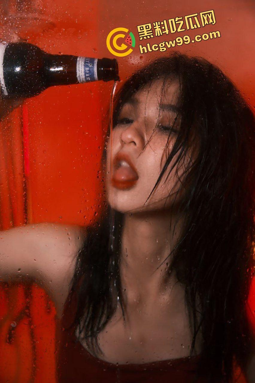 有一种窒息叫做捆绑式操逼！极致反差氛围感女神玩刺激性爱，胶布缠绕捆绑式全裸爆操骚逼！遭泄密独家流出！