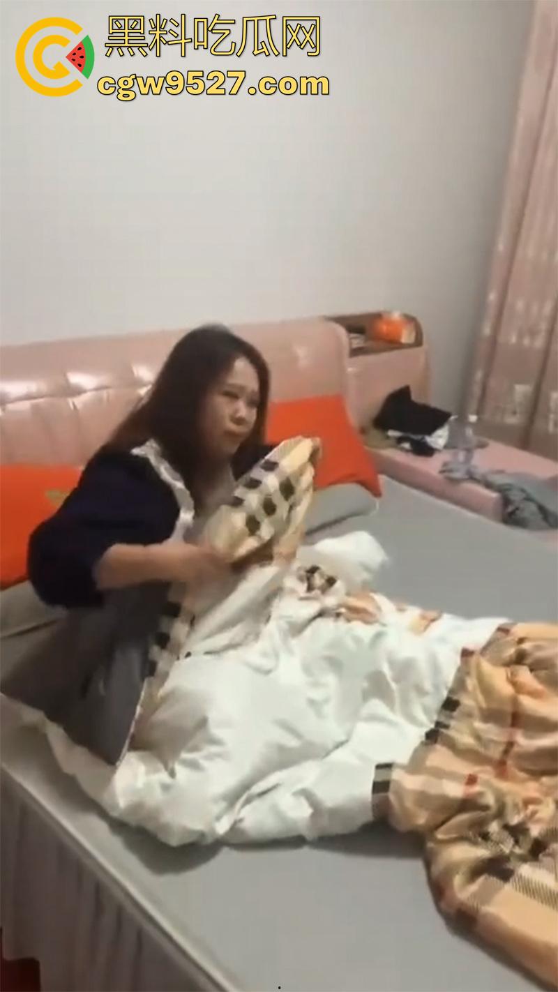 矮胖妞出轨找情夫，被老公带人回家捉奸，奸夫竟也是个小胖，果然丑人多作怪，这种长相的要记住啊！