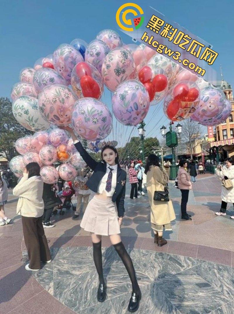 抖音网红Ts 韩小爱双性恋 酒店里金主爸爸面前表演磨逼 逗得金主爸爸最后高潮-2