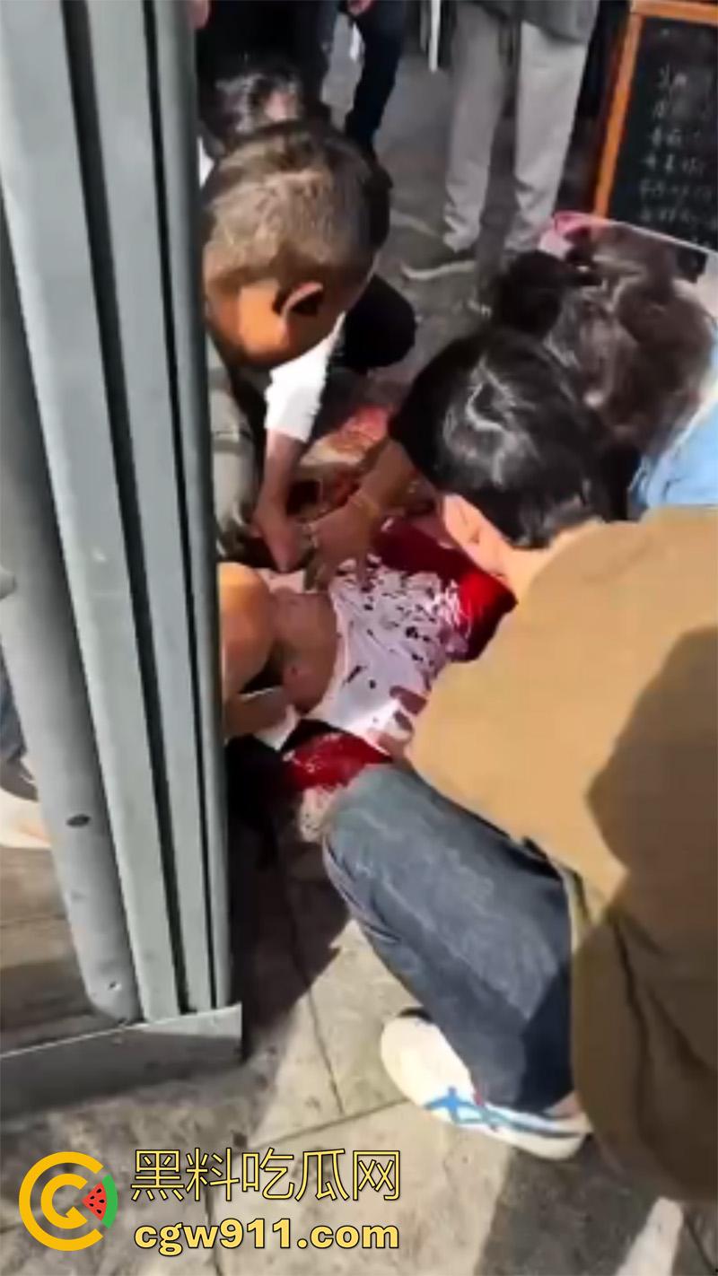 在国外最大的危险就是同胞,意大利米兰华人街,36岁华人男子早同胞砍杀,目前仍在全力抢救!-7