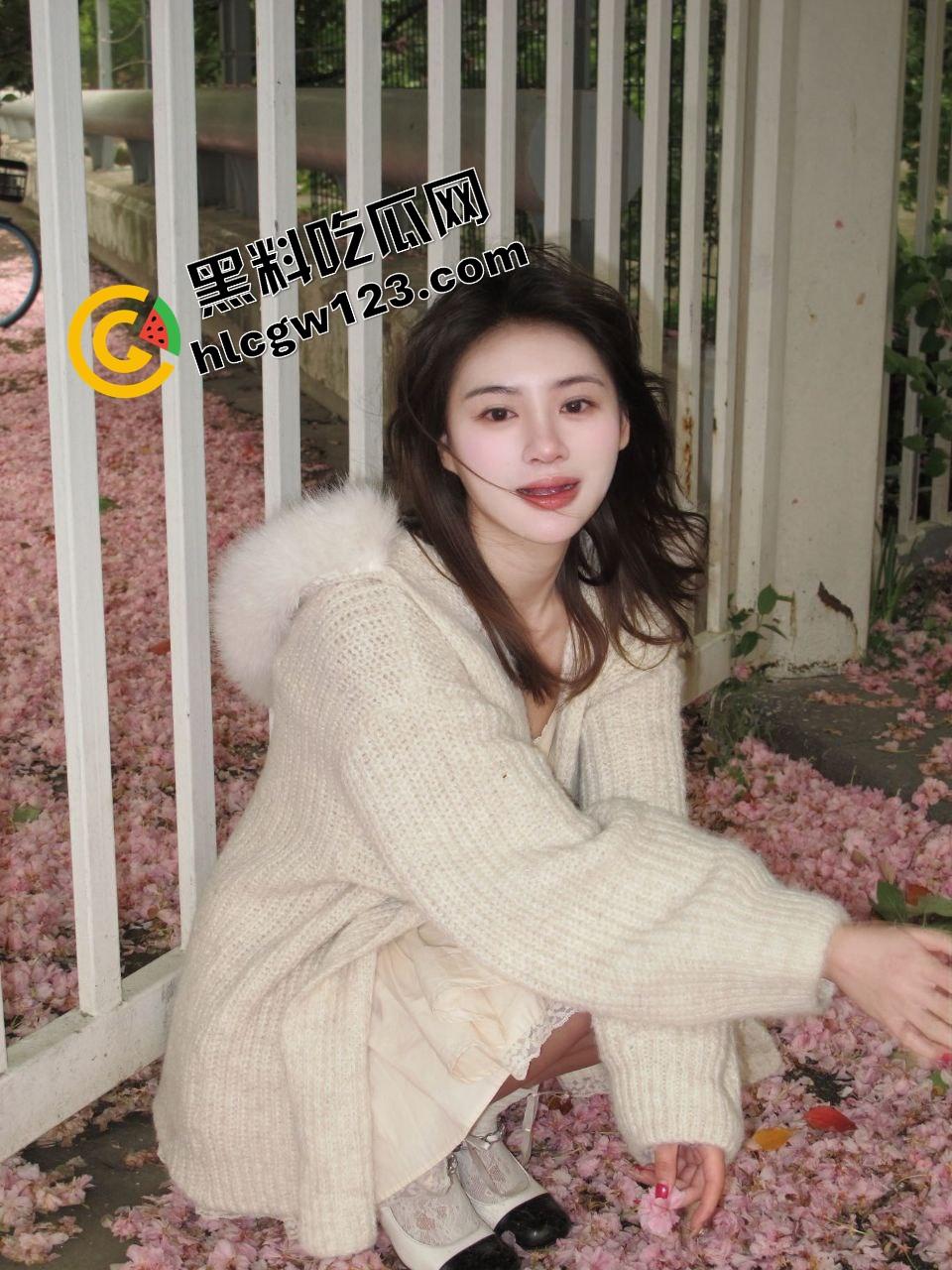 南京链家女销售商务母狗『吉琳娜』被客户爆插还在微信接单回消息别逼逼,我在忙!-4