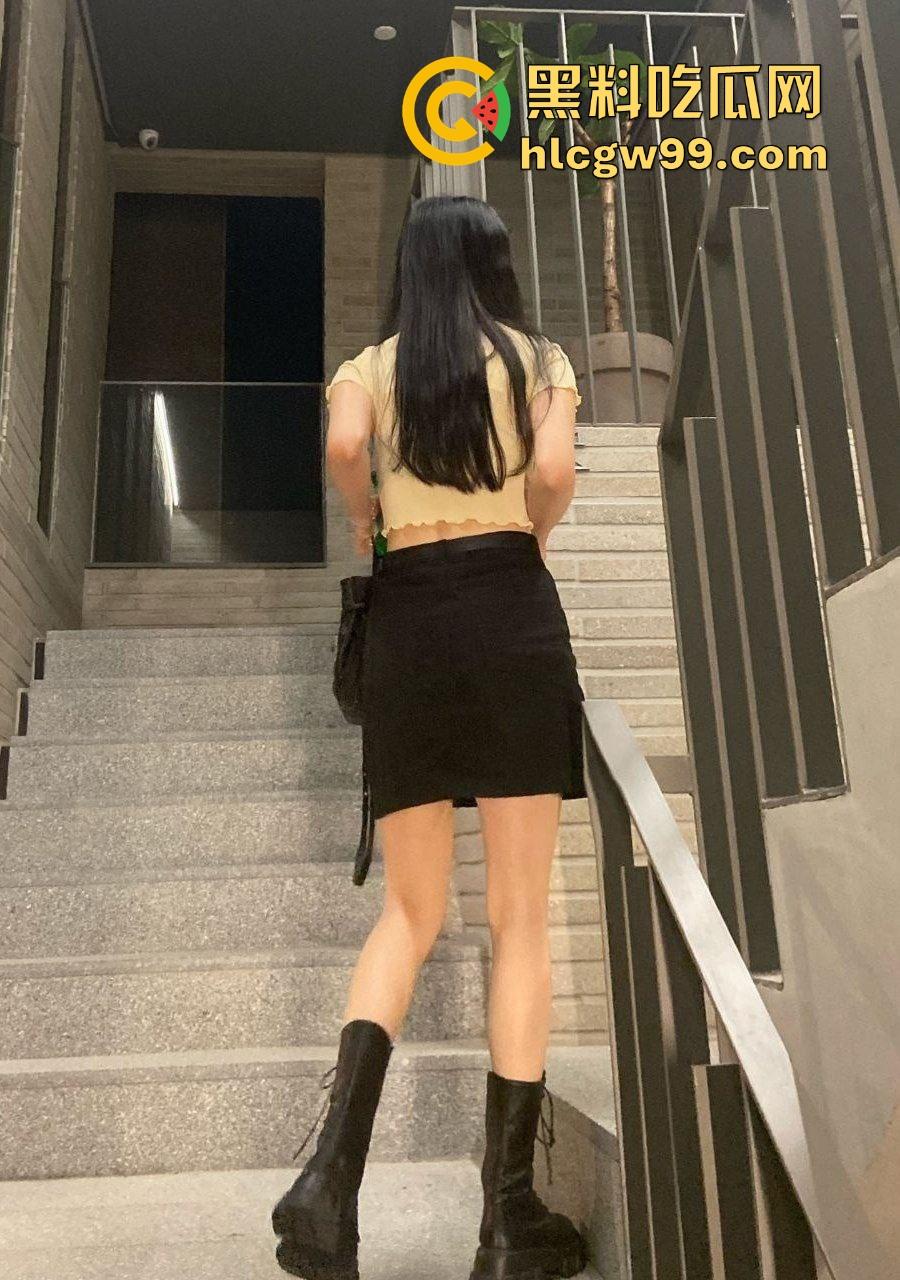 韩国【朴在慧】重口调教，妹子被虐到哇哇大叫，鞭打滴蜡全套上，最离谱的是头上直接淋尿，玩成什么癖好？