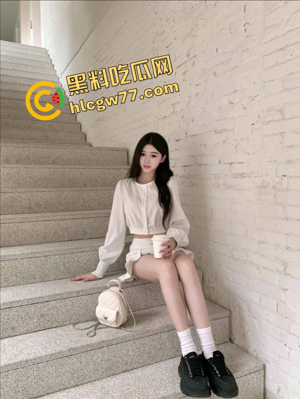 小姨子浪得离谱,表情骚得像A片女主表情比动作还骚,无套骑射主动求操,姐夫我真绷不住了!-6