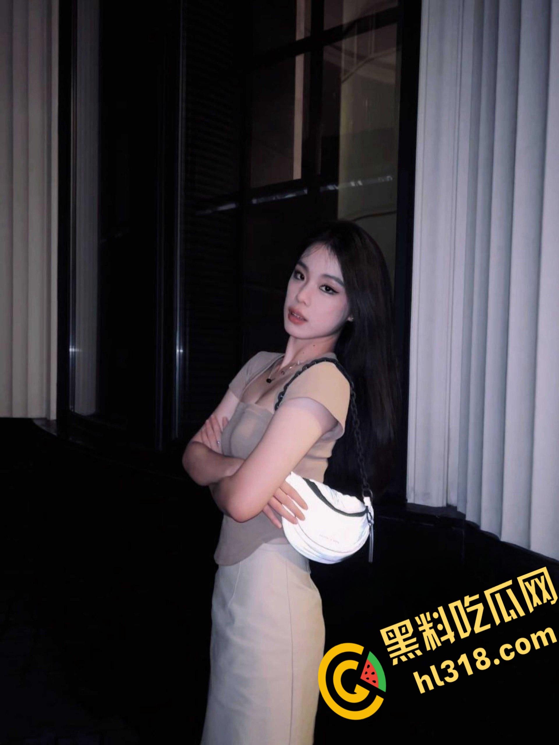 猛干极品小白虎天津大学舍友女友,圆润巨乳丰臀细腰乃人间尤物,紧致的小穴着包裹肉棒,这偷情偷到家门口了-2