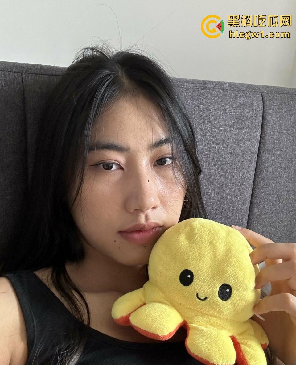 留学生【马可妍】的性爱日记曝光！吃洋屌吃成母狗，跪地讨好主人，彻底成了外国人的玩物！