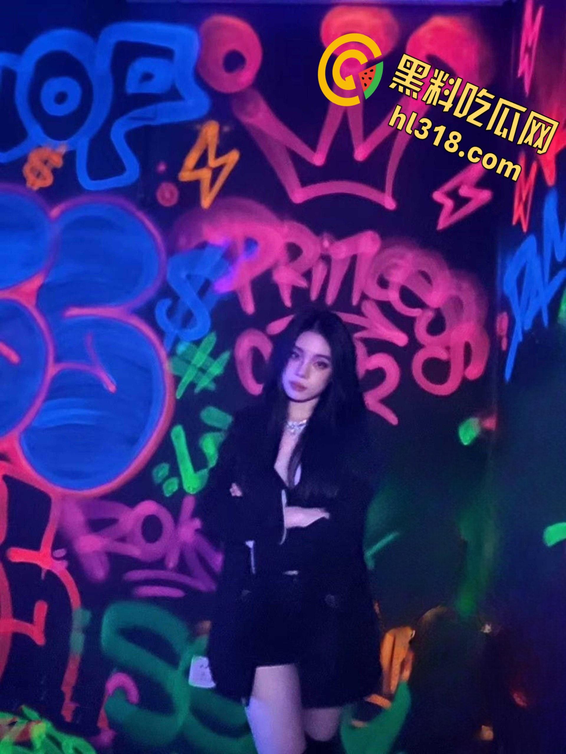 猛干极品小白虎天津大学舍友女友,圆润巨乳丰臀细腰乃人间尤物,紧致的小穴着包裹肉棒,这偷情偷到家门口了-5