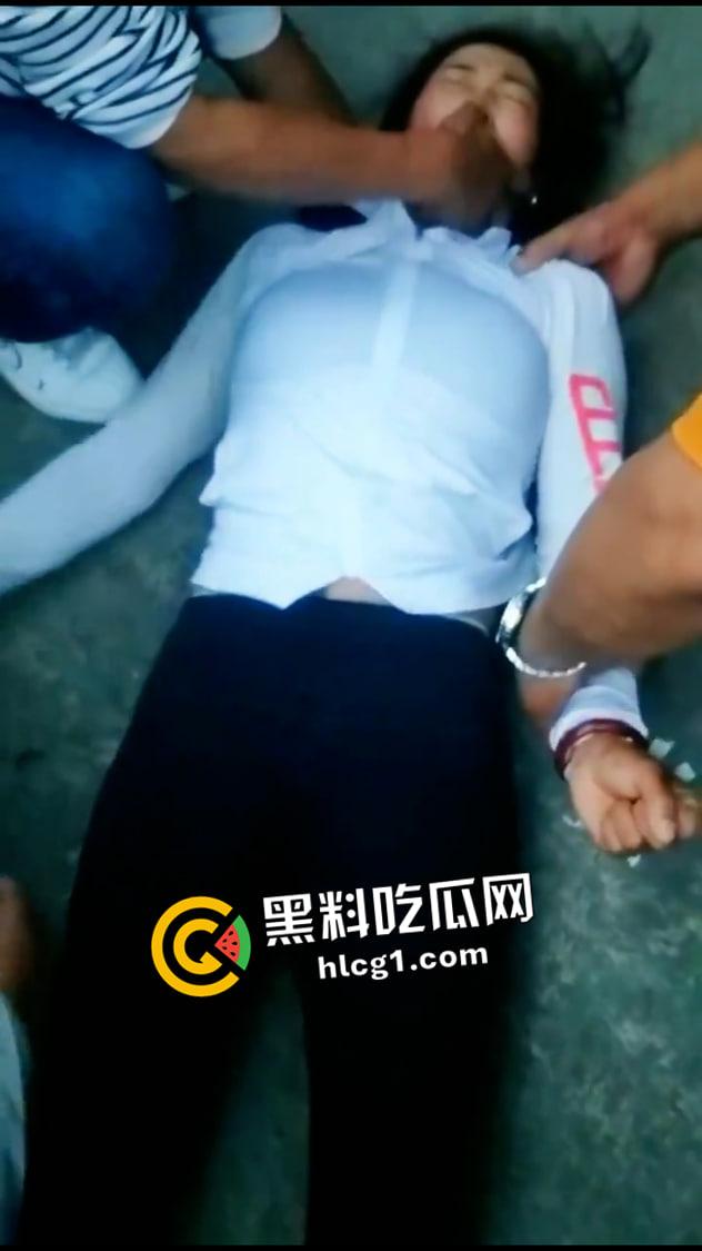 四川凉山泸沽湖格屋强拆事件 未经法律强制拆迁 当地少年无法接受事实自杀 维权视频全网封杀