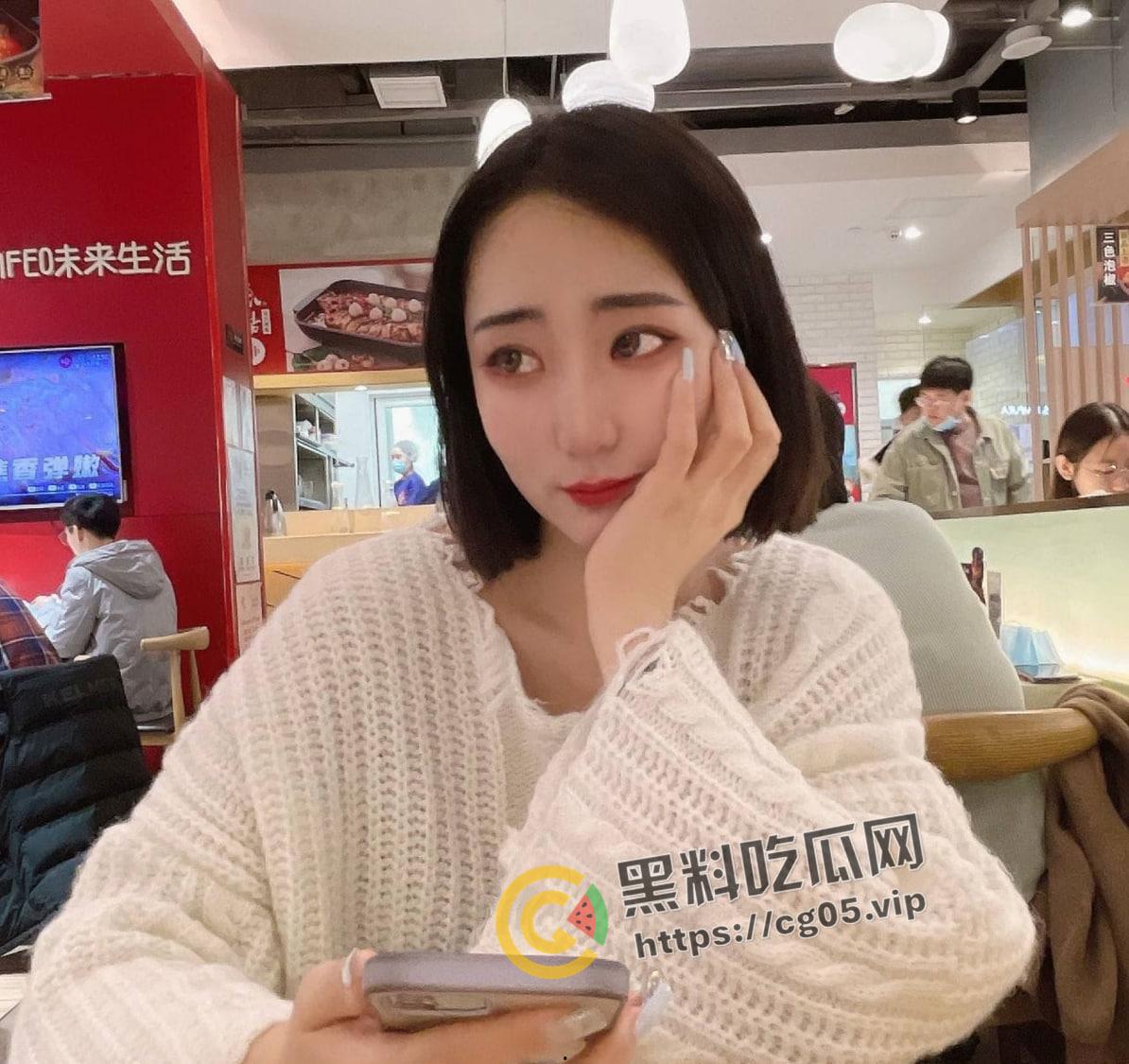 安徽大学情侣租客 美女反差婊女友和房东偷吃 这房东有钱赚 有逼日 太爽了-4