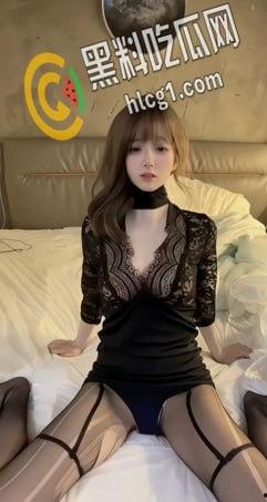 抖音140w粉丝网红小马漫漫,风骚御姐黑丝包臀裙渔网袜 乳沟露出土豪定制 劲爆热舞大尺度视频流出-10