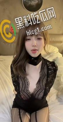 抖音140w粉丝网红小马漫漫,风骚御姐黑丝包臀裙渔网袜 乳沟露出土豪定制 劲爆热舞大尺度视频流出-11