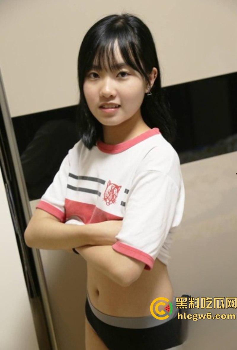 香港呆萌学生妹【陈佳】被骗酒店拍摄裸体写真！清纯无滤镜极致私密大尺度粉穴特写视频曝光！-5