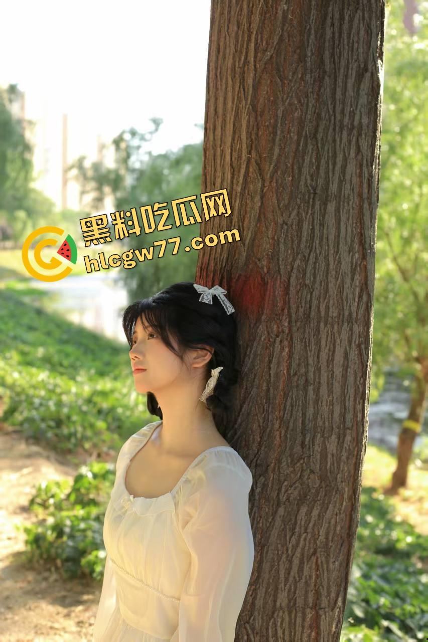 爆艹JK制服骚精【宁璃】被爆干到翻白眼求内射，白丝裹腿浪到整间屋子都是逼味儿！