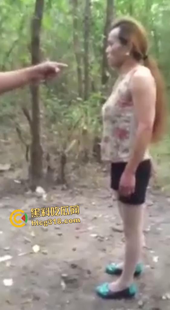 成都同性恋老男人小树林装女人当鸡被警察抓!想“收买”警察,谁知警察是直男直接踢屁股开花-4