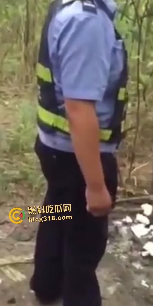 成都同性恋老男人小树林装女人当鸡被警察抓!想“收买”警察,谁知警察是直男直接踢屁股开花-8