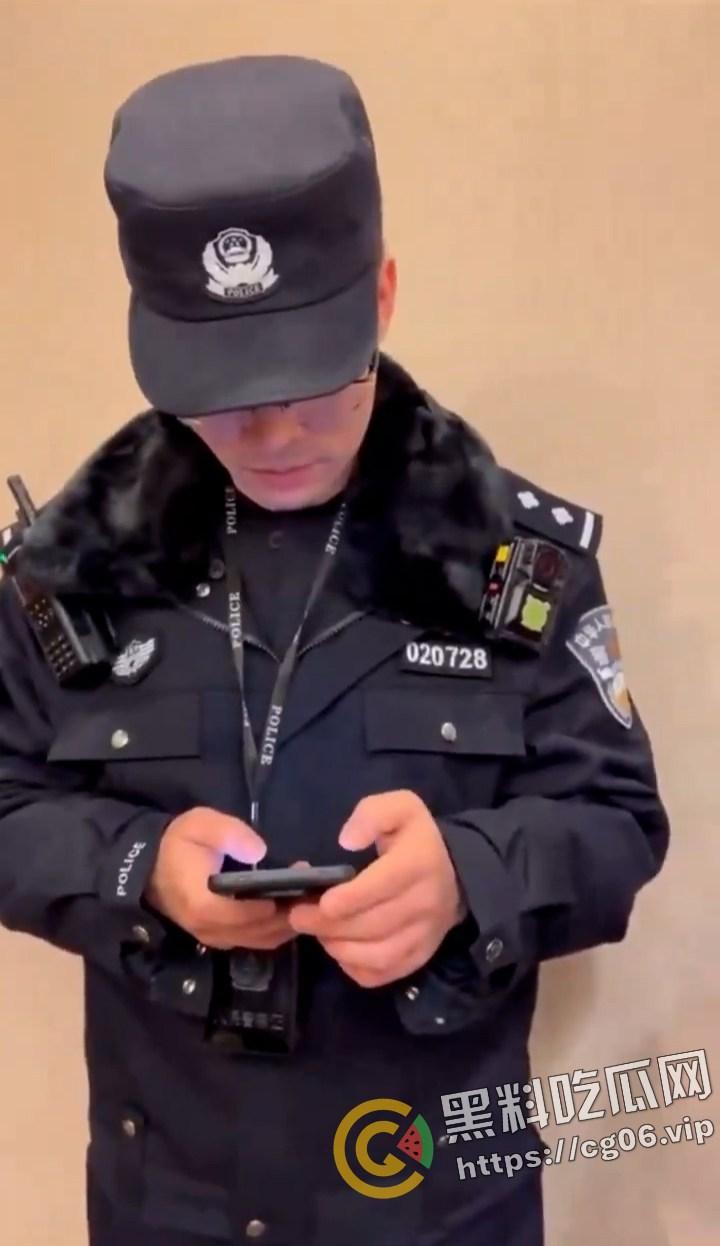 微博下架视频！北京海淀某警察出现北大法学院教授聚餐现场欲带走一人约谈 被集体回怼-5