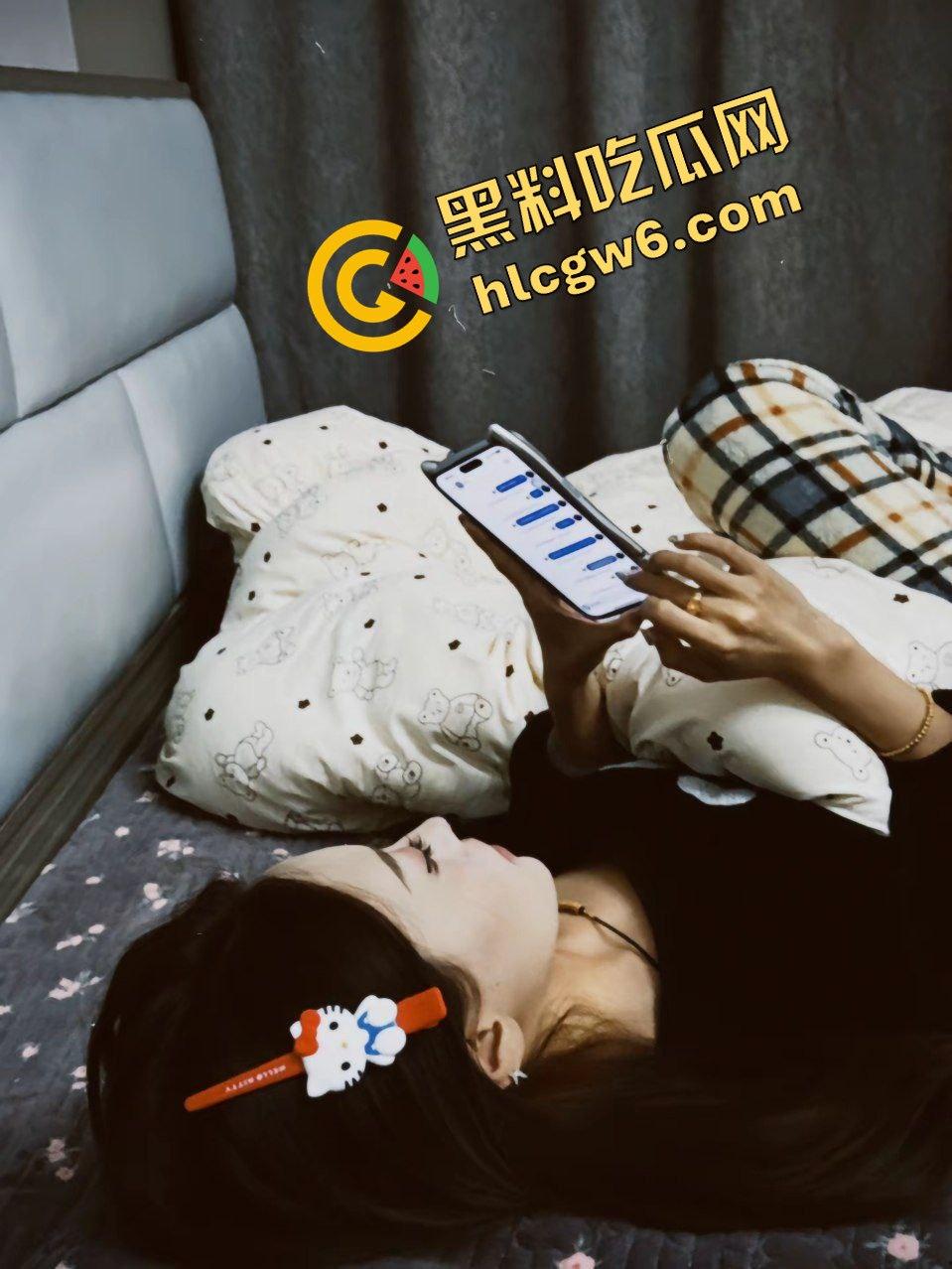 江西贵溪反差婊贱母狗人妻『夏妍熙』偷情老王酒店激情做爱 显眼大雷诱眼猛插骚逼!原创流出!-4