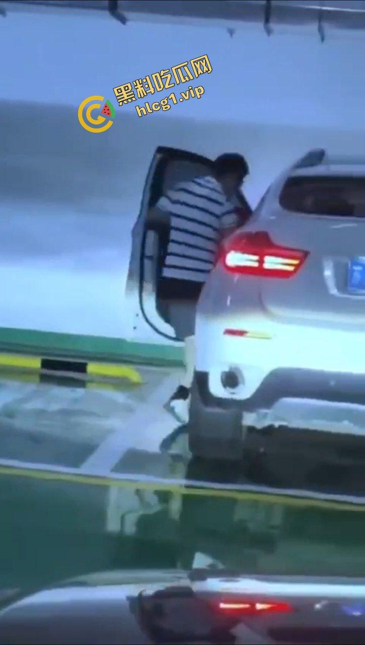 地下车库之 宝马激情车震!后妈裙美女上位 榨干的节奏!闺蜜刺激偷拍解说!-3