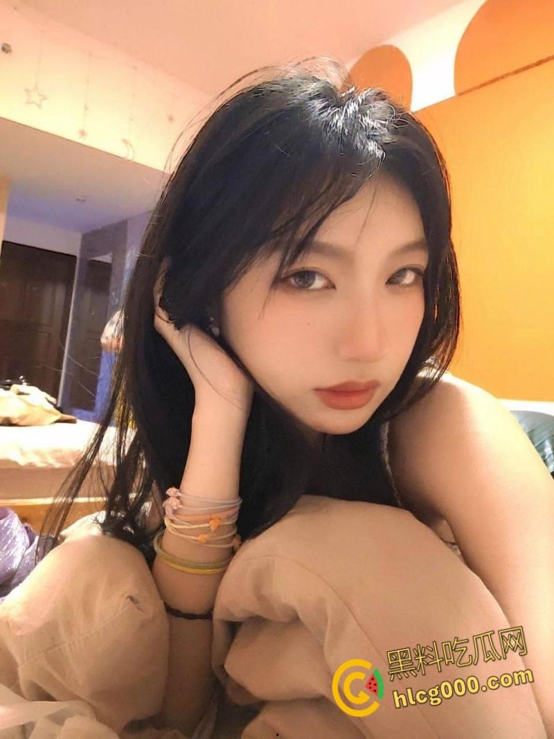 南昌性感人妻【周若曦】，与数十人聊骚发自慰小视频，无套内射黑丝小骚逼，私生活无比淫乱！-6